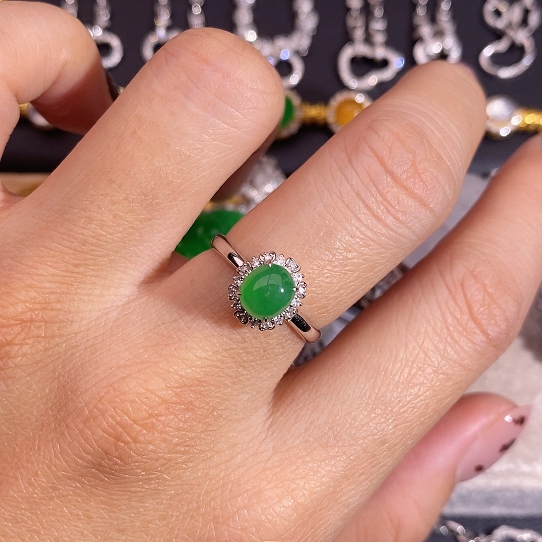 翡翠18K金镶嵌戒指戒指