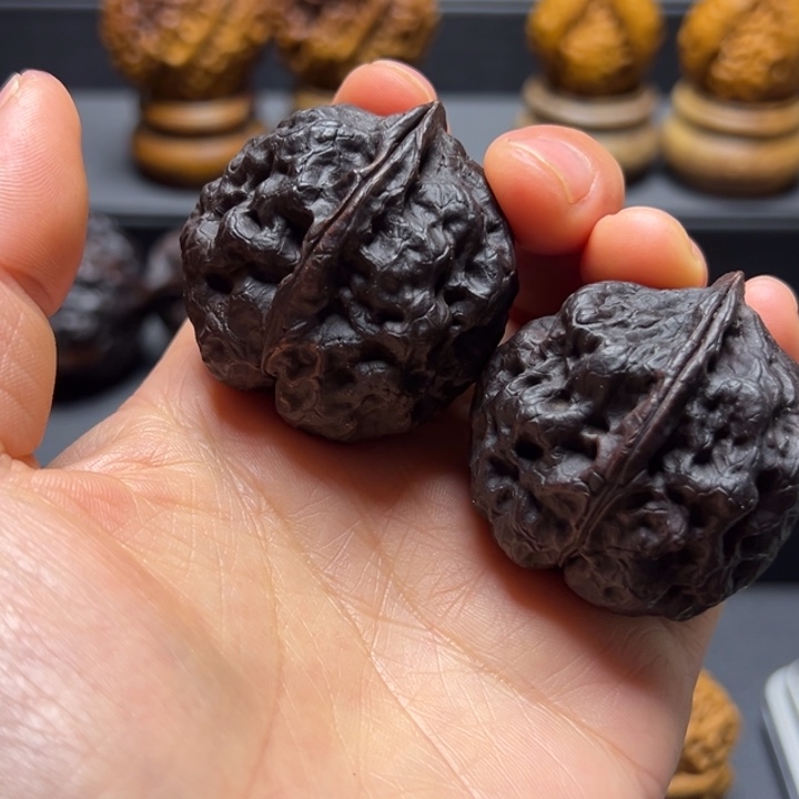 爱****把件文玩核桃L毒王38