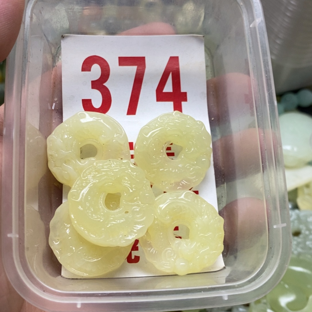 蛇纹石玉挂坠未镶嵌