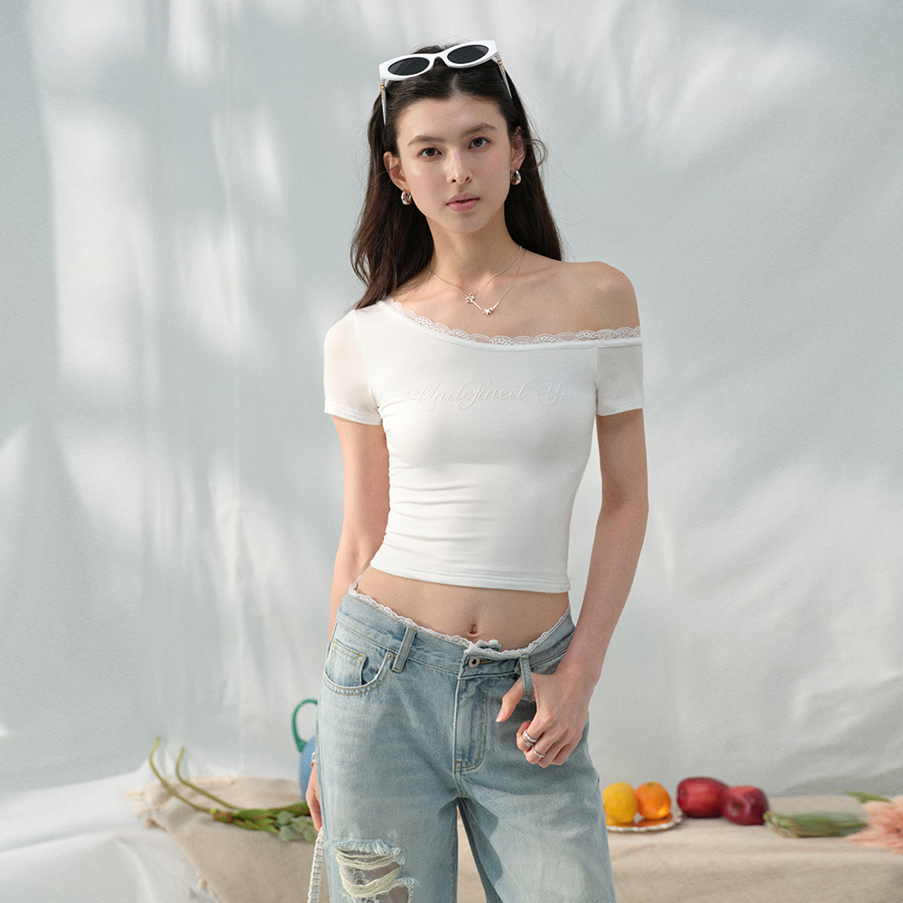 Mess Studio辣妹莱赛尔蕾丝边珍珠烫钻精致时髦白色修身斜肩上衣