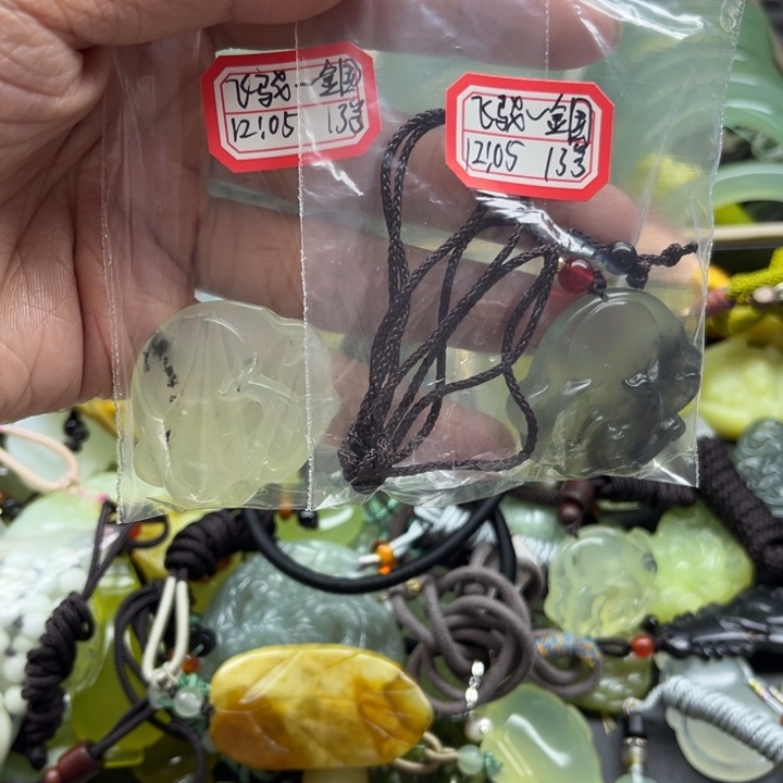 飞***爷未镶嵌蛇纹石玉手镯