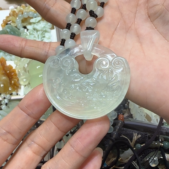 蛇纹石玉吊坠未镶嵌