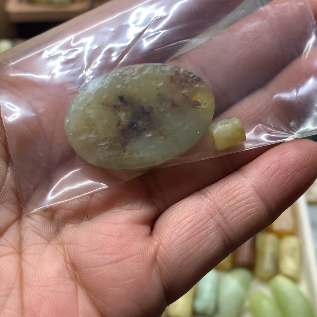 豆***我蛇纹石玉合金颈饰