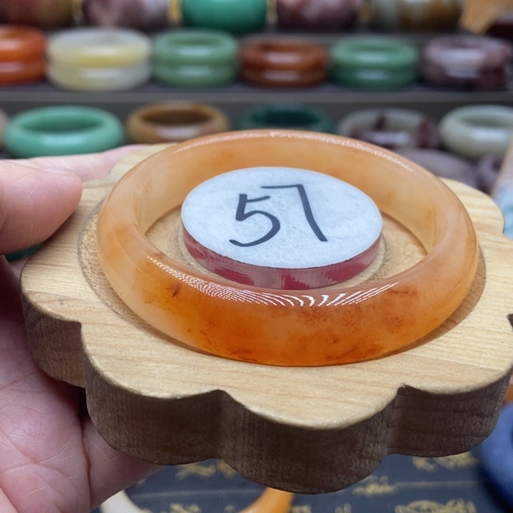 未镶嵌手镯石英质玉