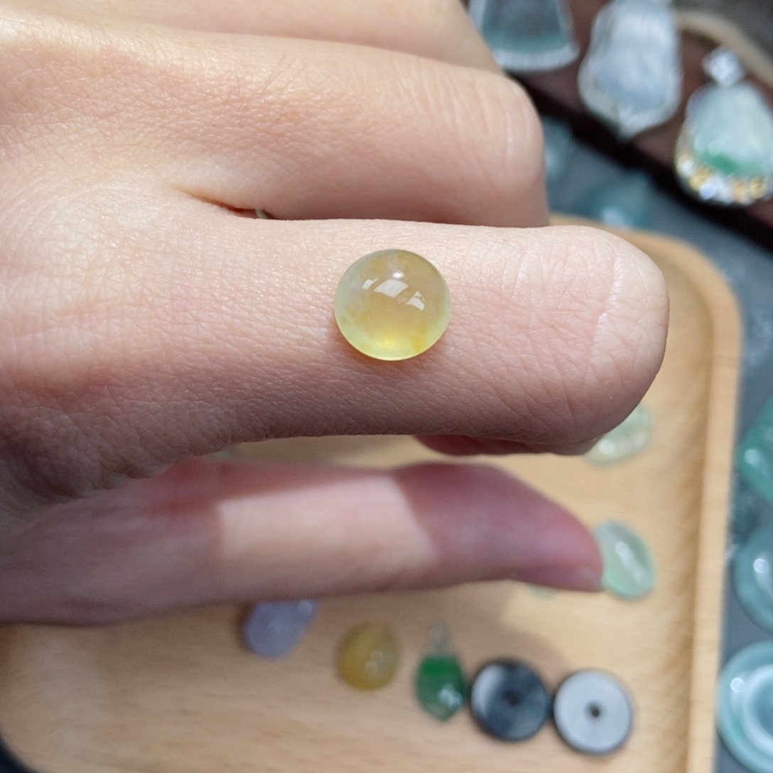 翡翠颈饰未镶嵌翡翠