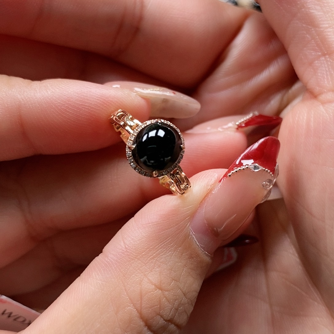 翡翠戒指18K金镶嵌墨翠