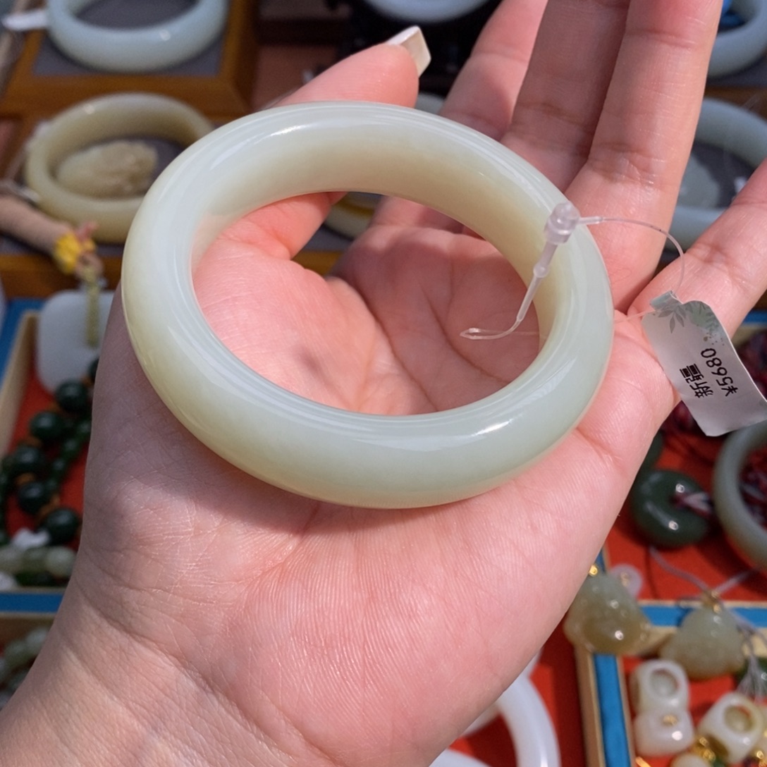 和田玉未镶嵌手镯