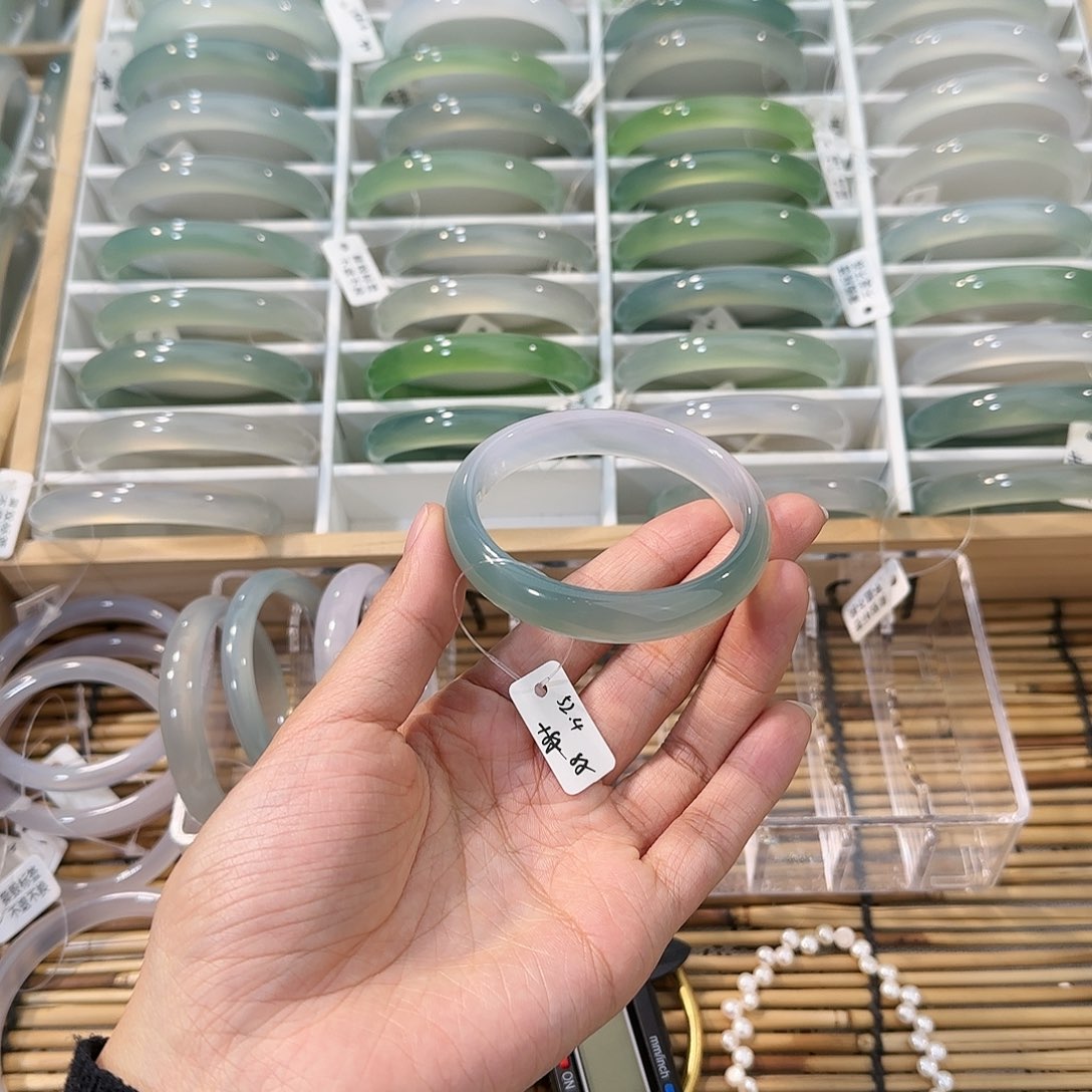 玛瑙/玉髓未镶嵌手镯圈口52.4