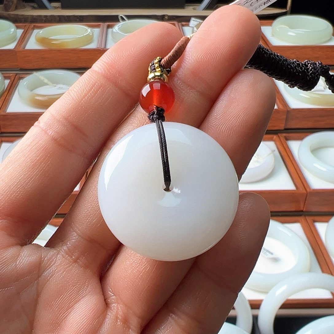 和田玉颈饰未镶嵌