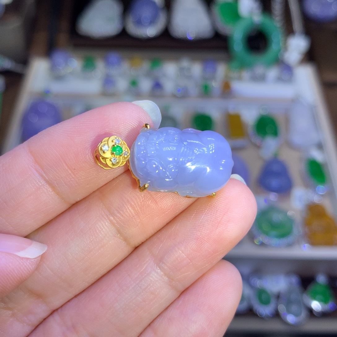 翡翠18K金镶嵌颈饰翡翠