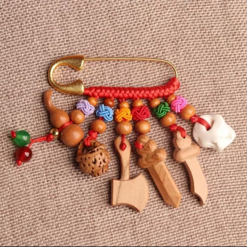 成人款桃木别针医护教师款