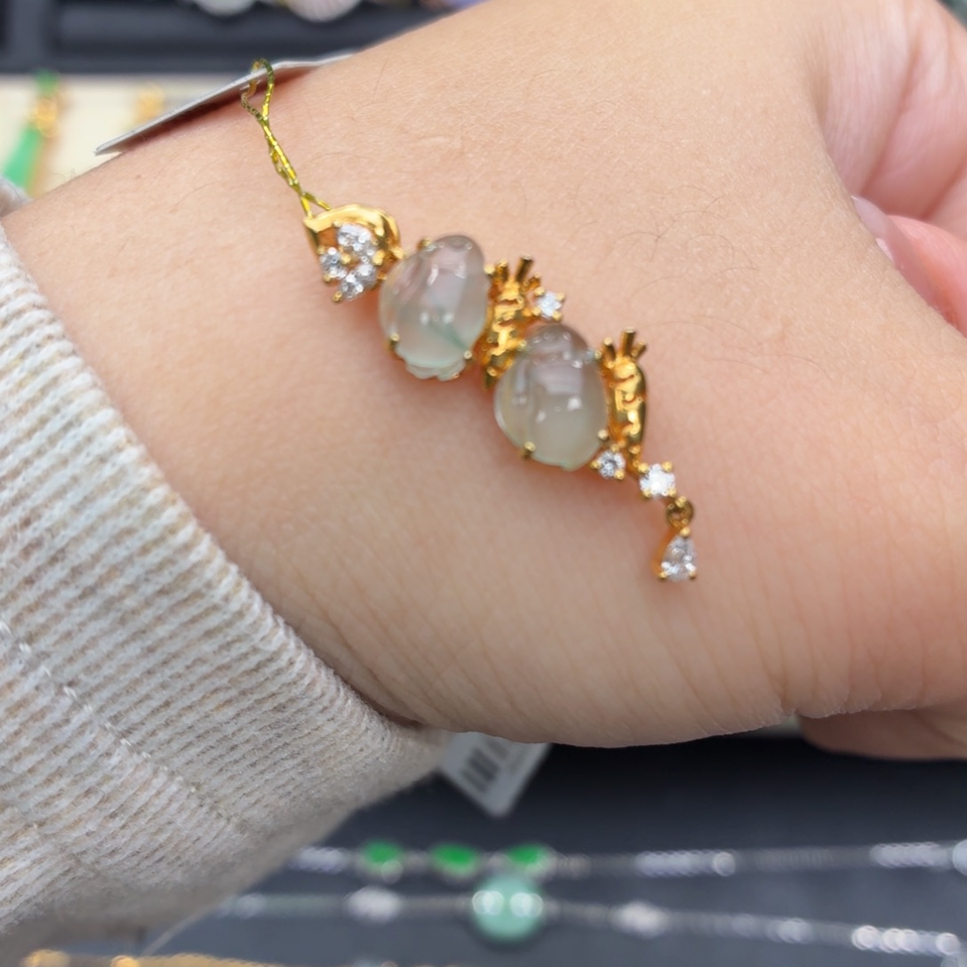 翡翠18K金镶嵌颈饰