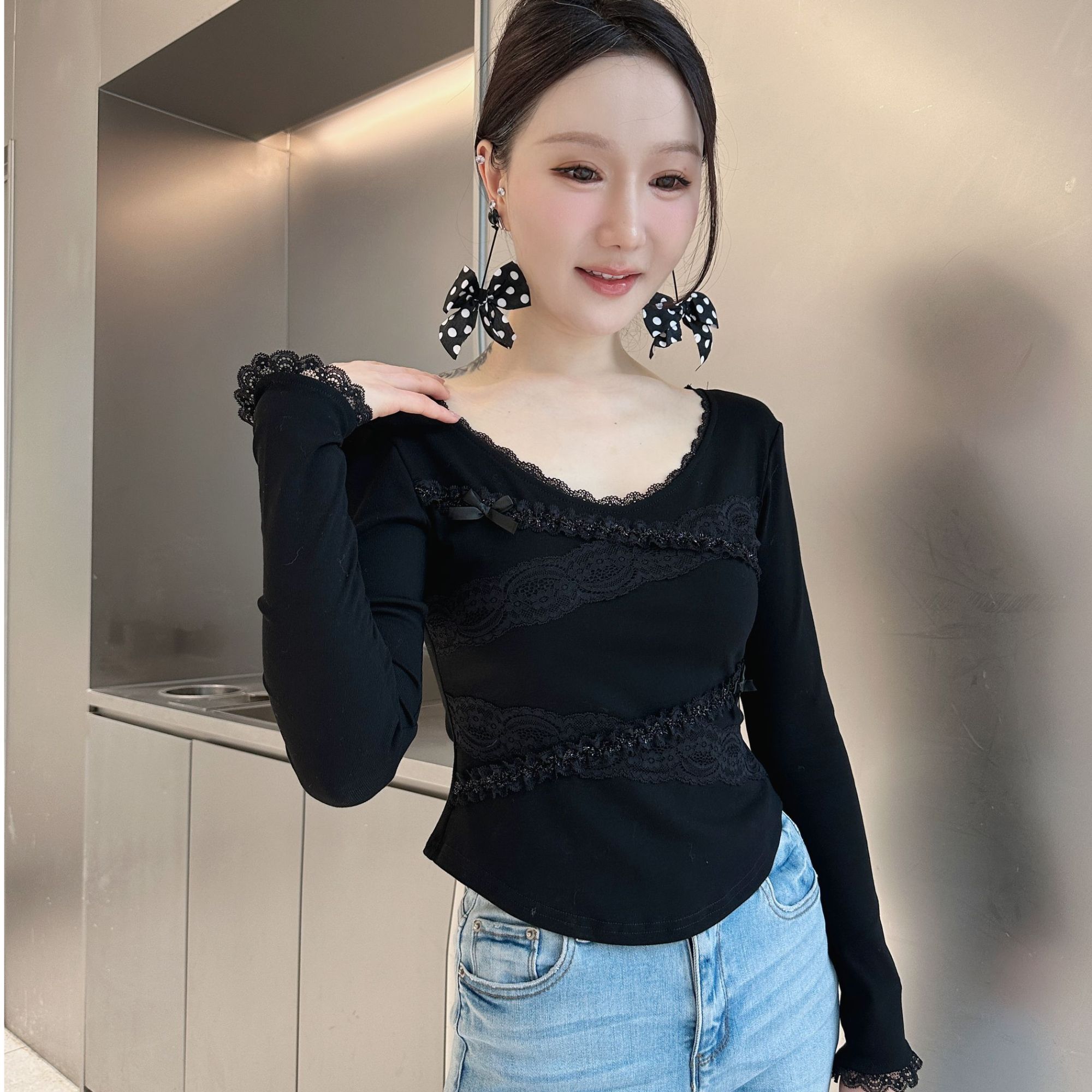 蕾丝线条装饰性感蕾丝上衣收腰T弹力显瘦气质修身短款新时尚百搭