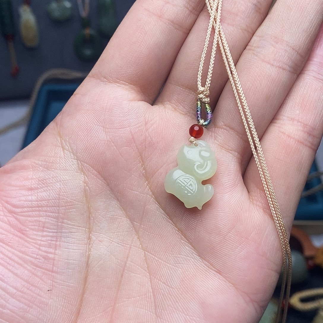 和田玉未镶嵌颈饰