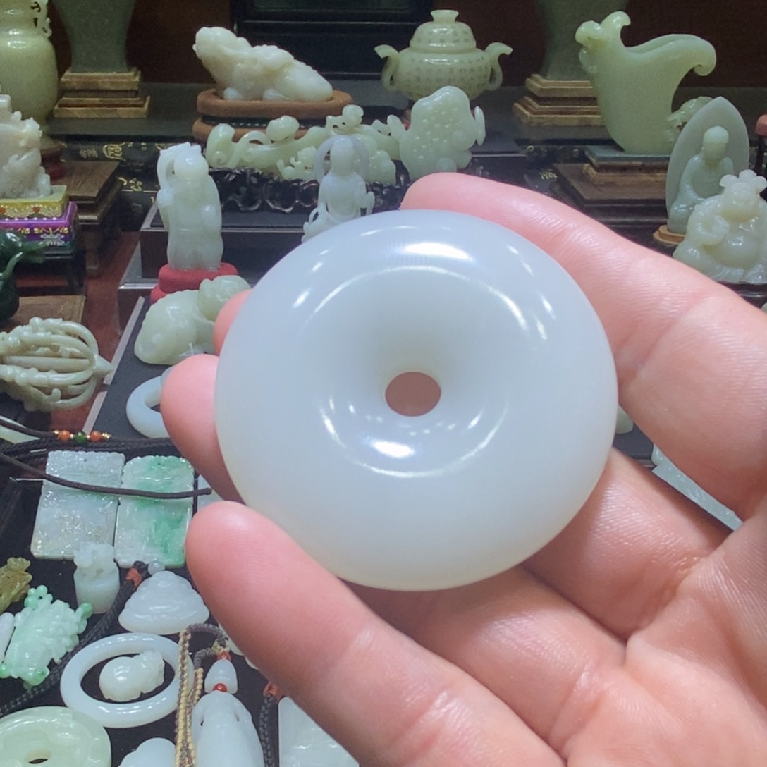 和田玉挂件未镶嵌红***人