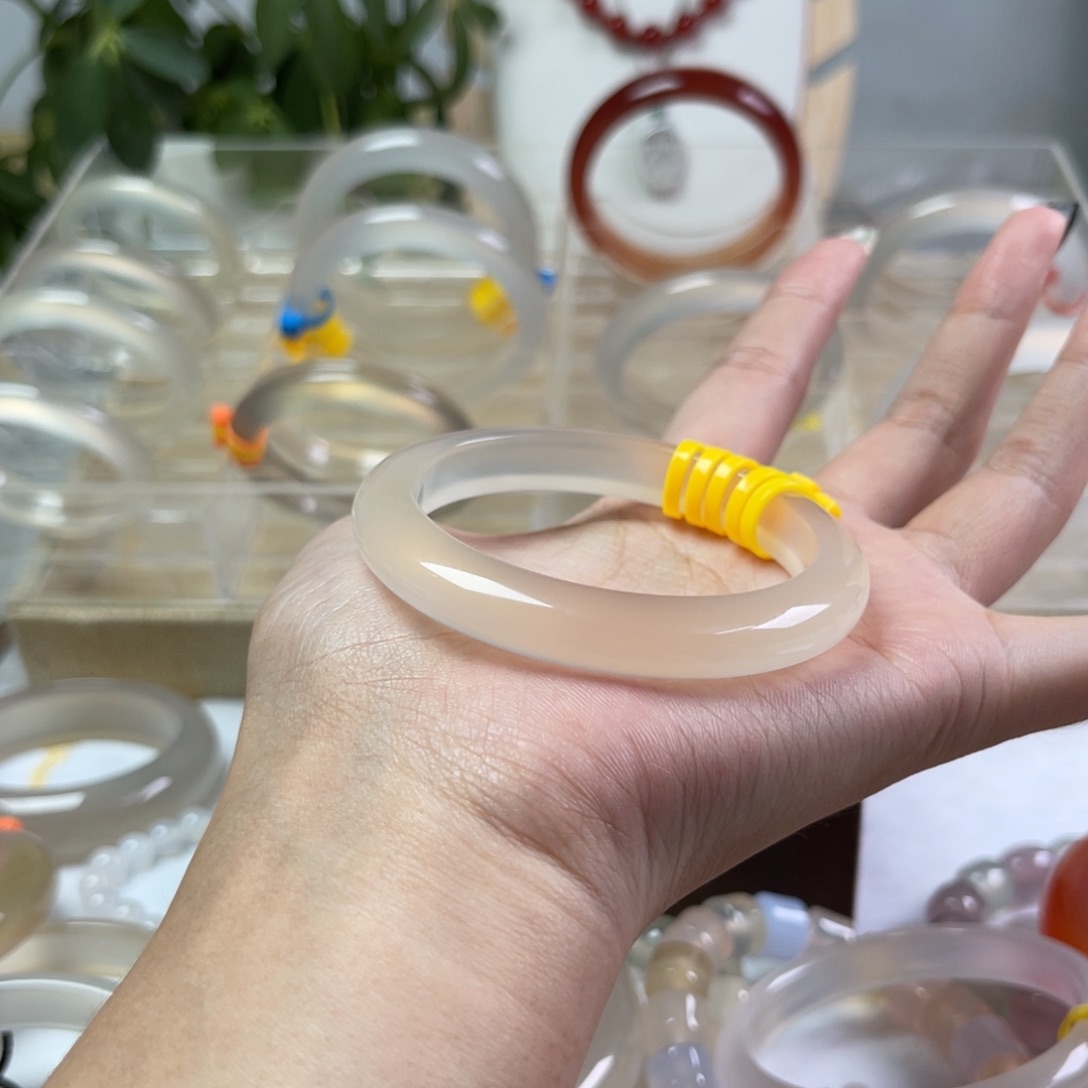 周***o玛瑙/玉髓未镶嵌手镯