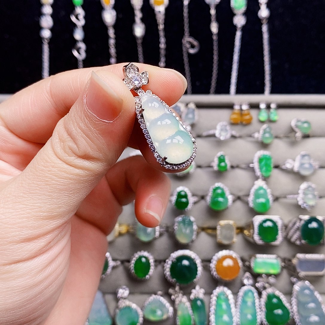 翡翠银S925镶嵌颈饰豆子