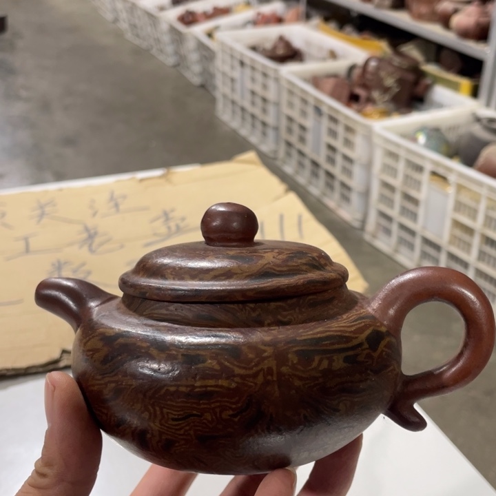 老厂紫砂壶一件。