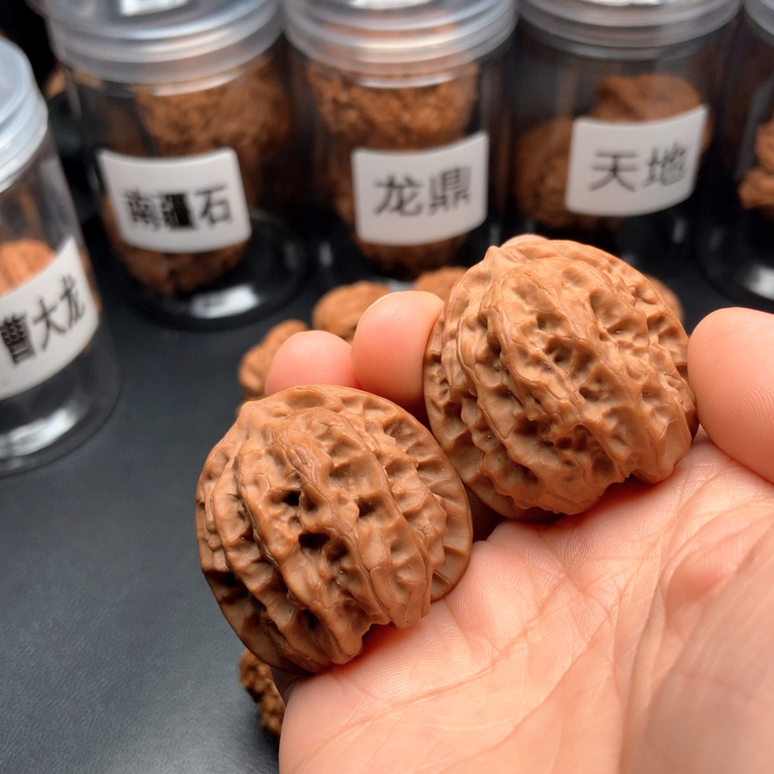 文玩核桃吊坠磐石37