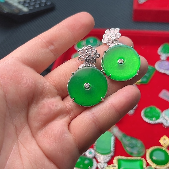 翡翠颈饰未镶嵌啊啊