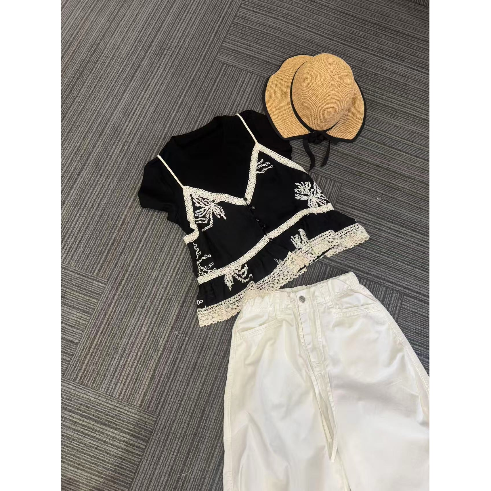 【金风玉露】极简风圆领假两件拼接T恤刺绣花边蕾丝吊带H2871