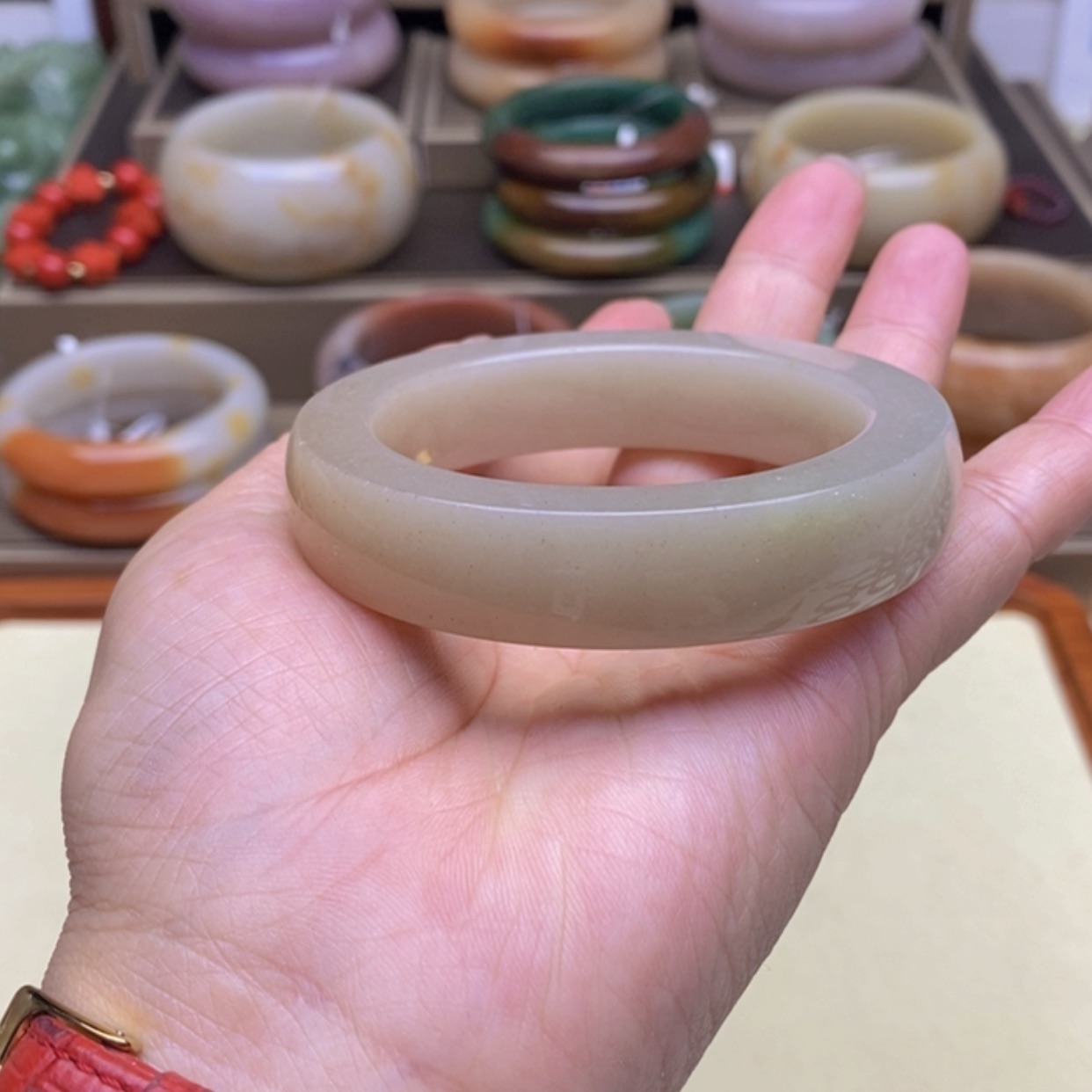 【闪购商品】石英质玉手镯未镶嵌