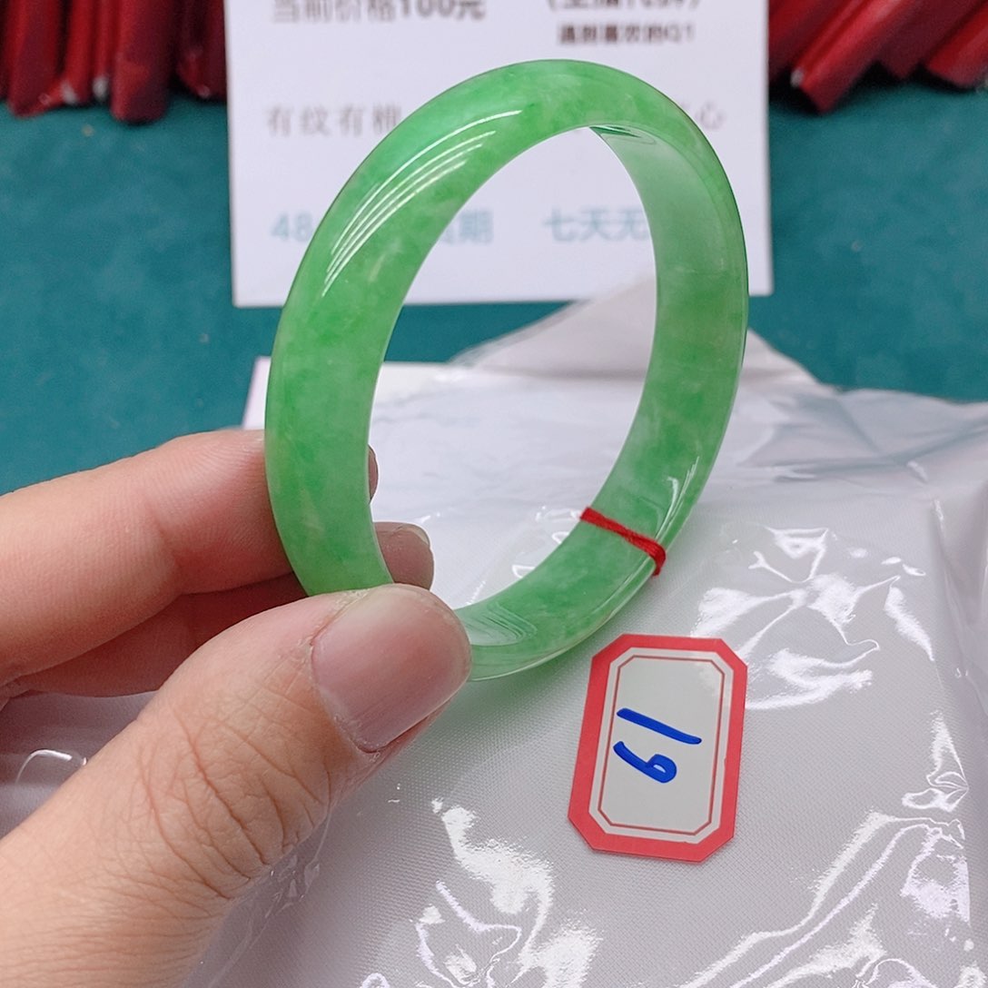 翡翠手镯未镶嵌《****》61111111111