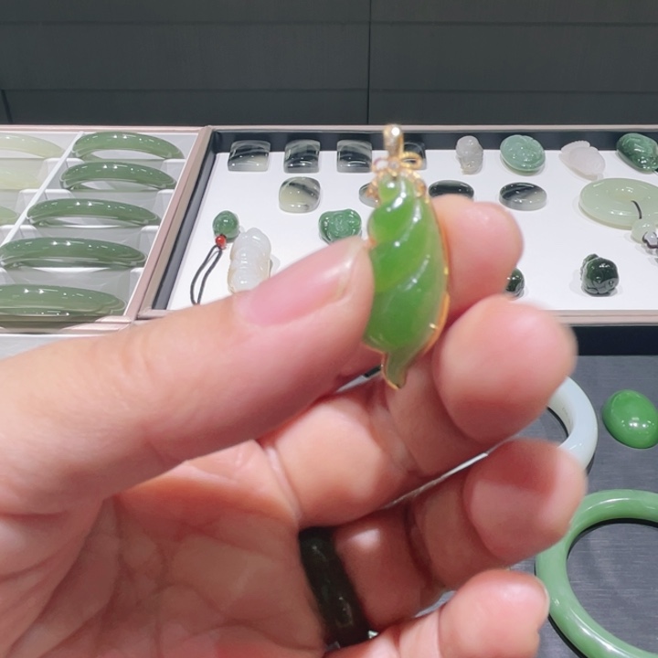 和田玉（碧玉）18K金镶嵌颈饰