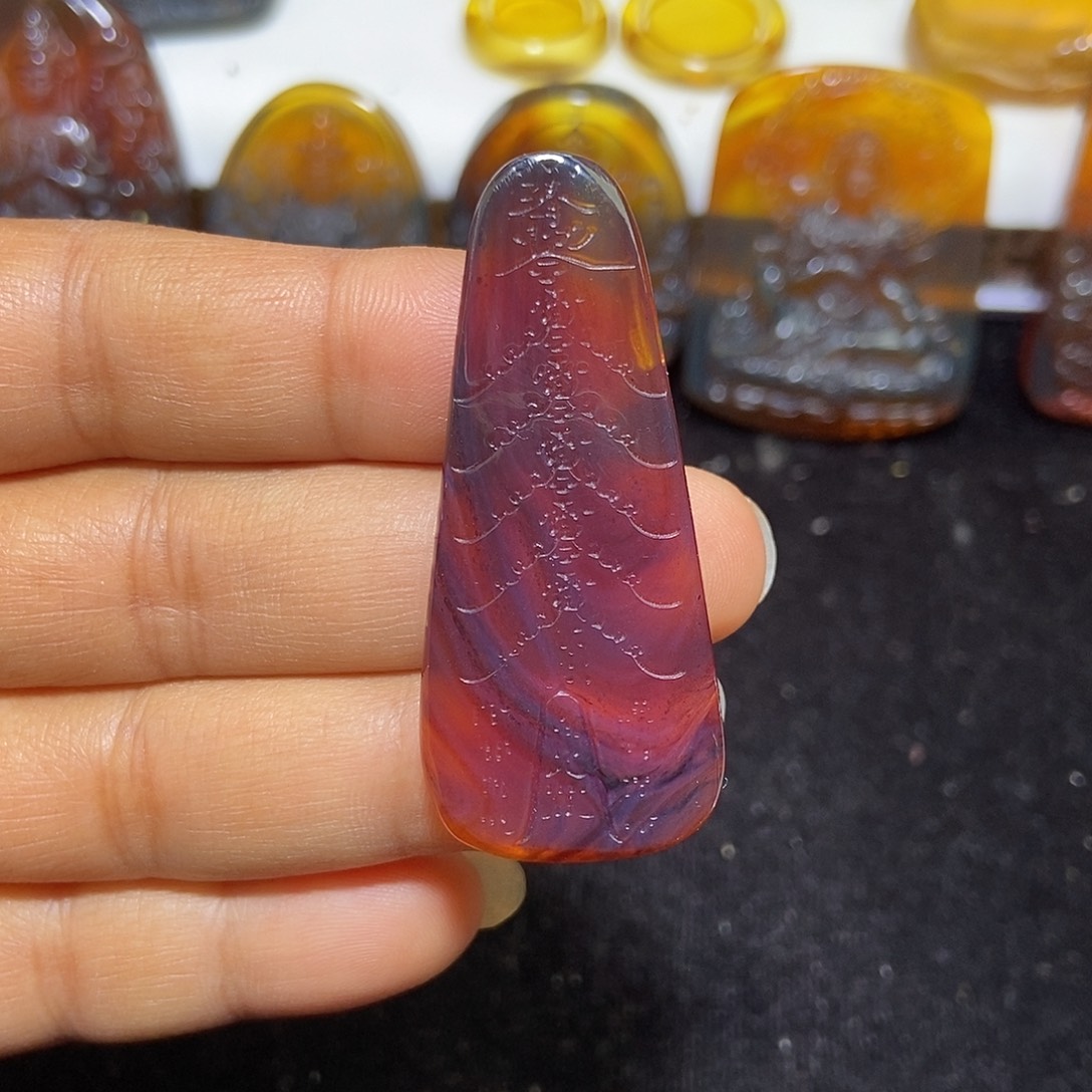 琥珀未镶嵌颈饰缅甸天然琥珀吊坠（有瑕）