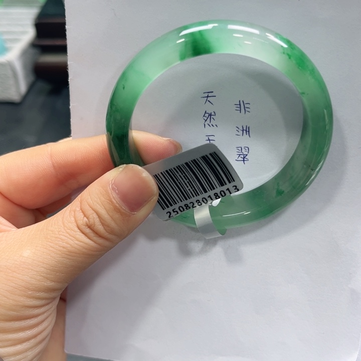 石英质玉（非洲翠）未镶嵌手镯