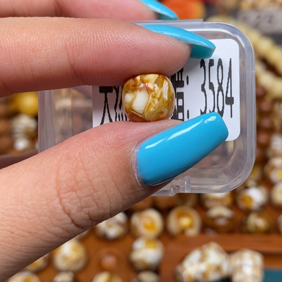 蜜蜡未镶嵌珠宝奇石3584