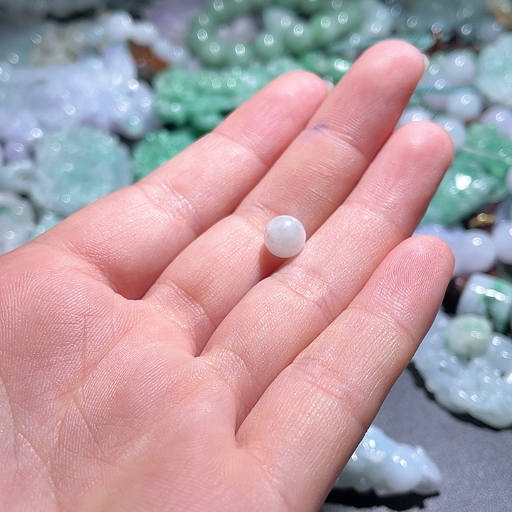 翡翠未镶嵌颈饰小*虎天