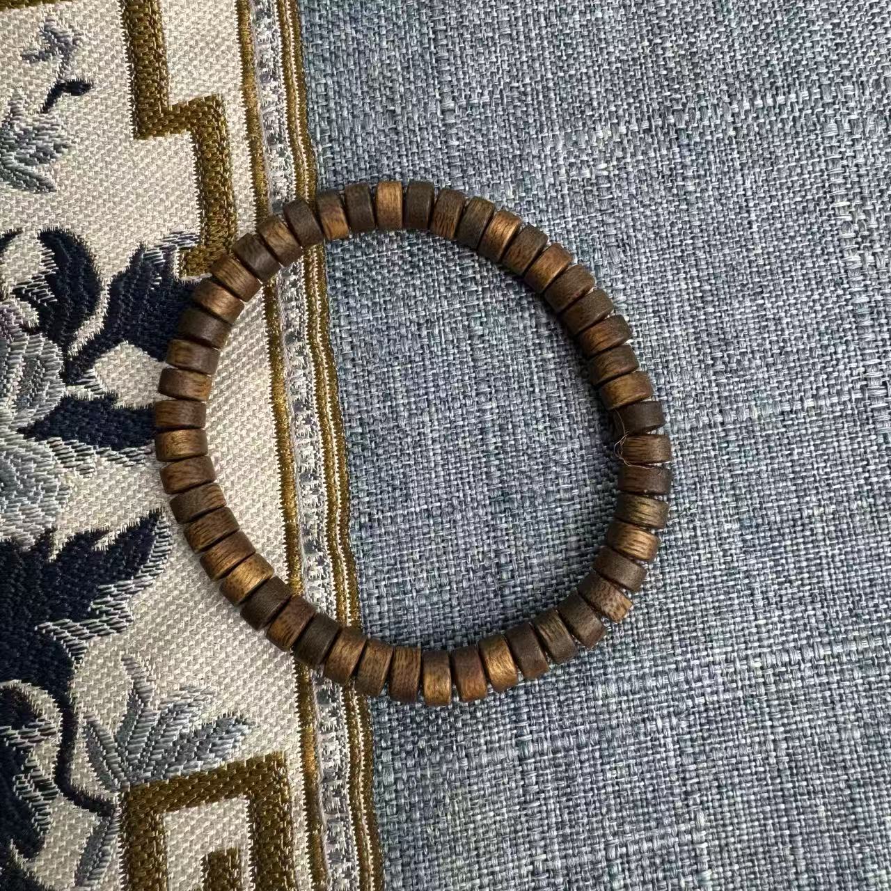 沉香2乌身老料    手串多样性发货