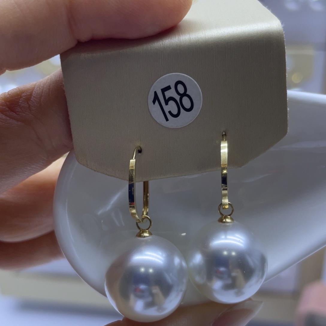 18K金镶嵌淡水珍珠耳饰