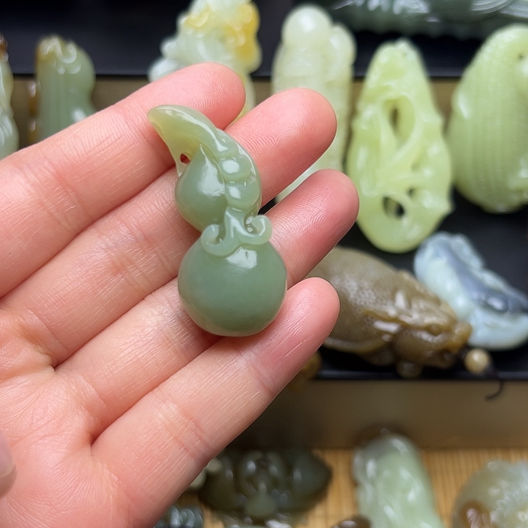 和田玉未镶嵌挂件