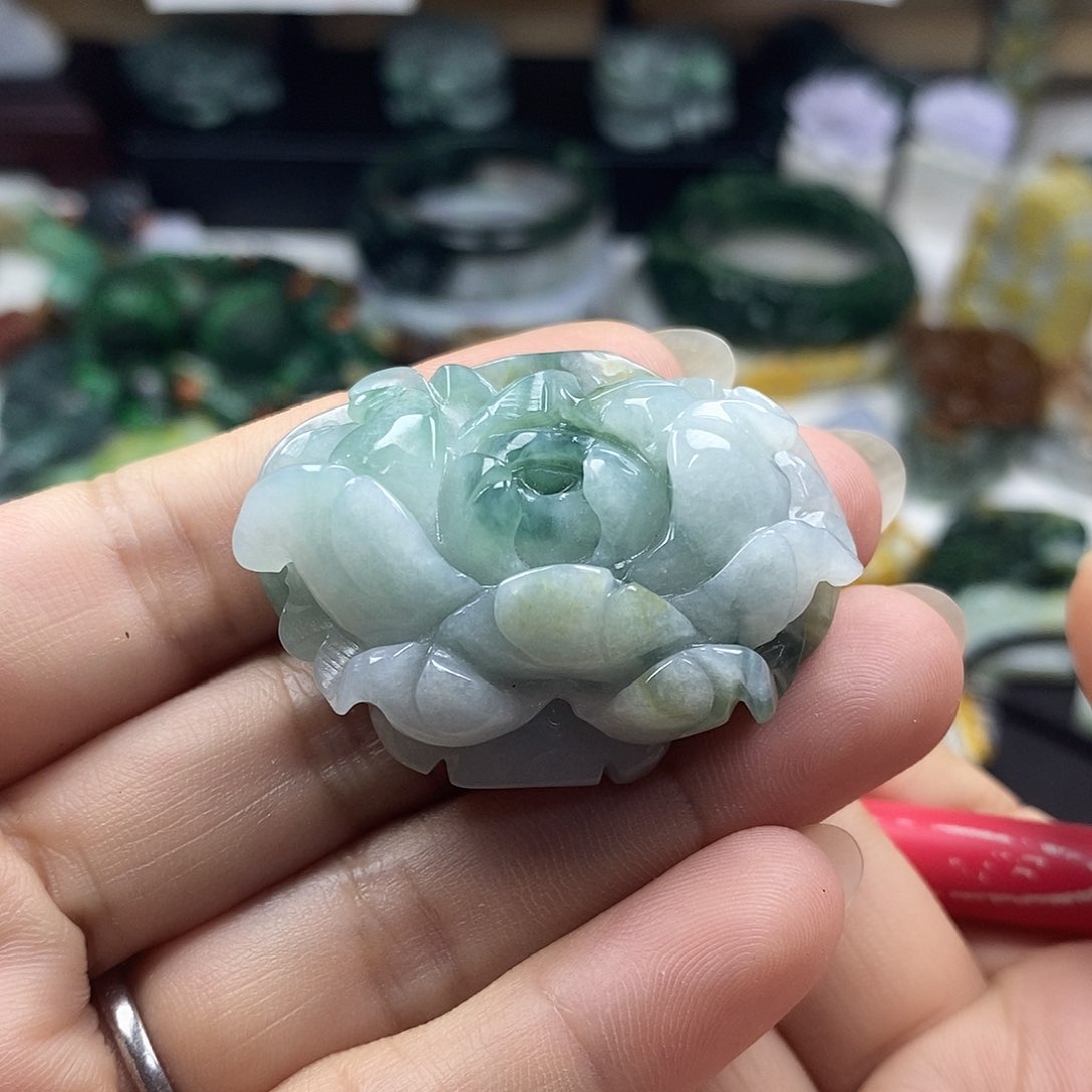 颈饰未镶嵌翡翠夢****牌子