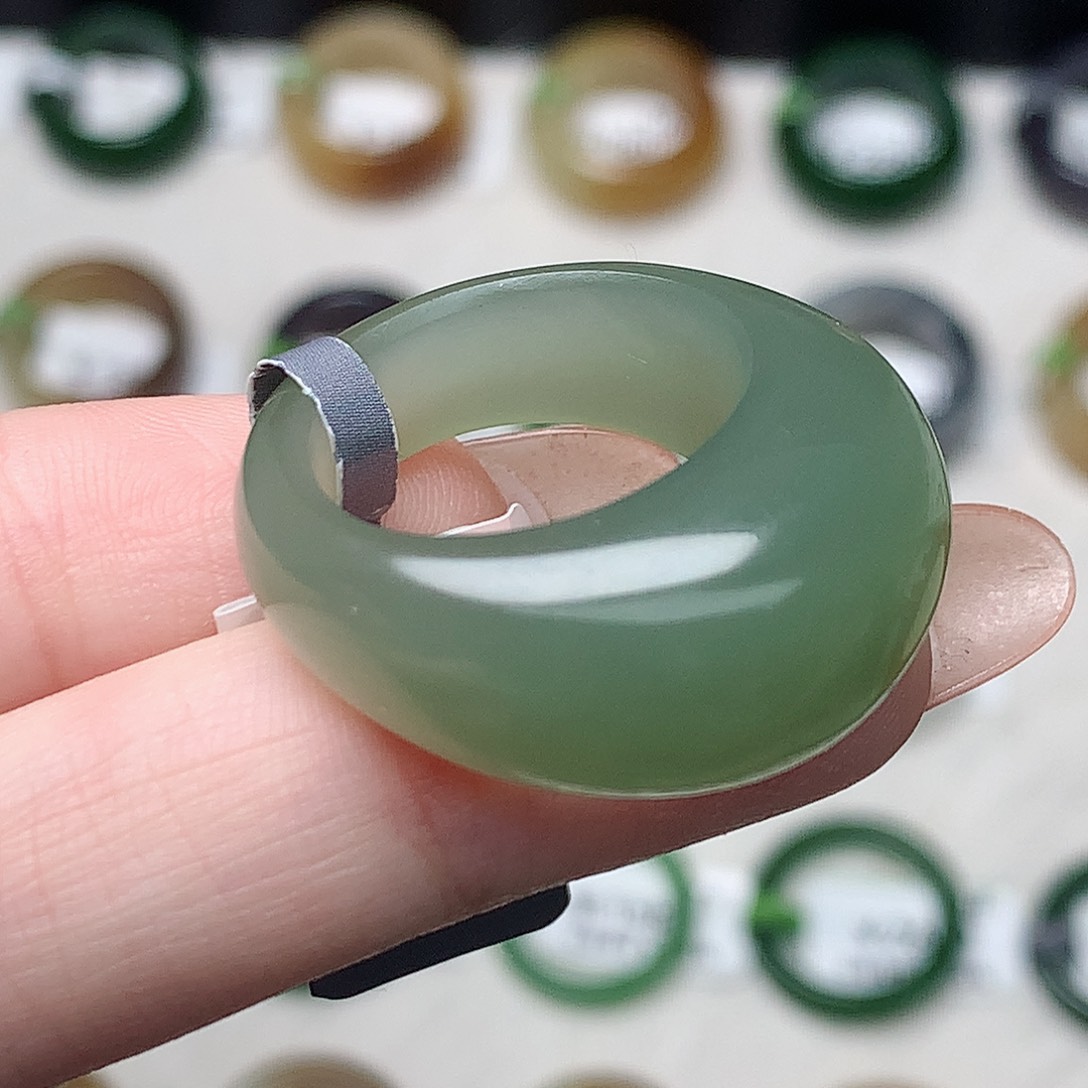 未镶嵌戒指和田玉