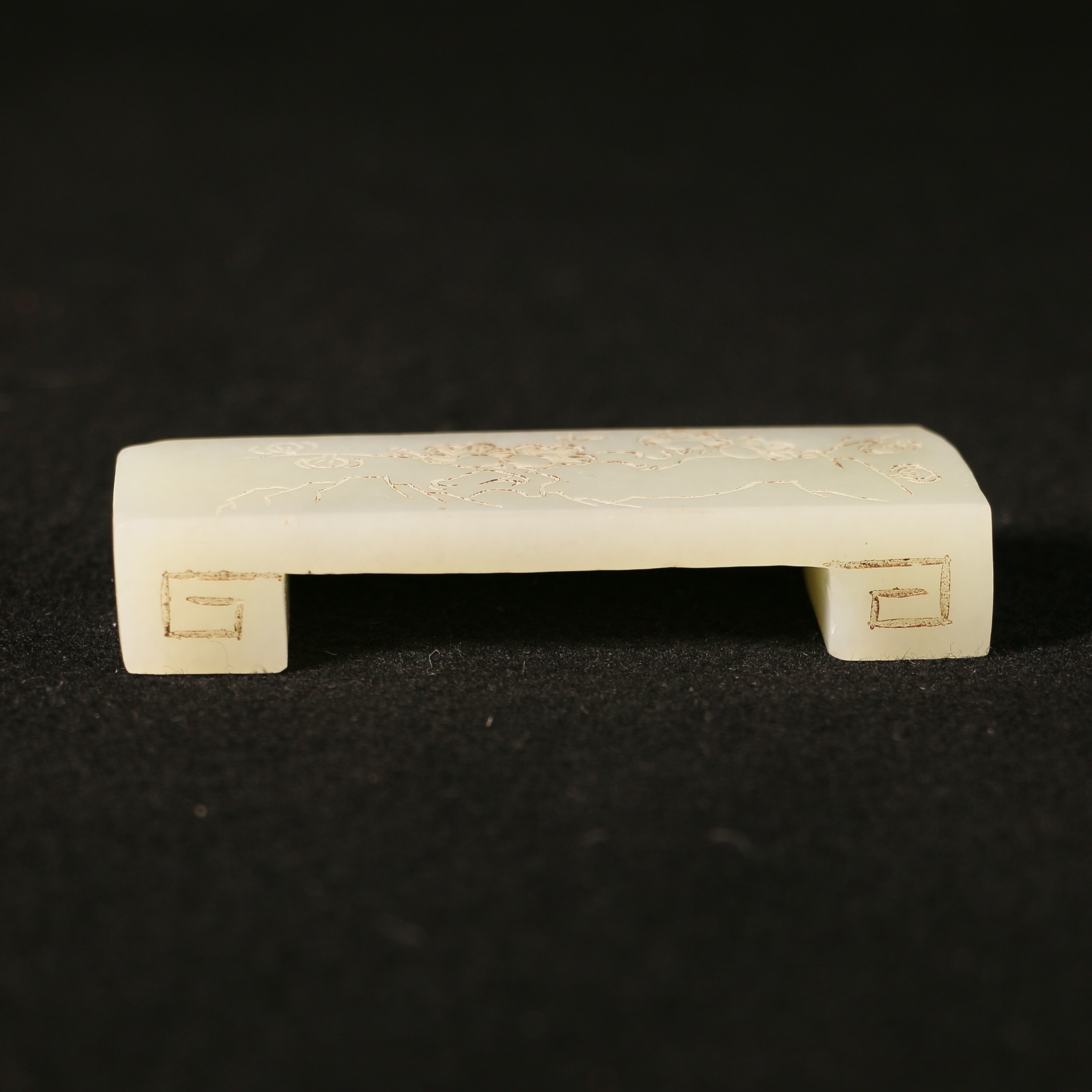 10M13  清  和田玉墨床