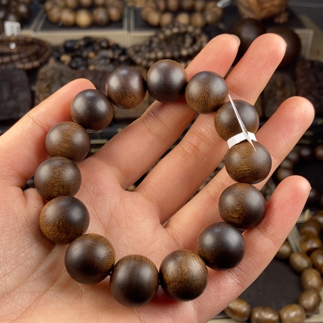 沉香手串三**?越南芽庄白棋楠