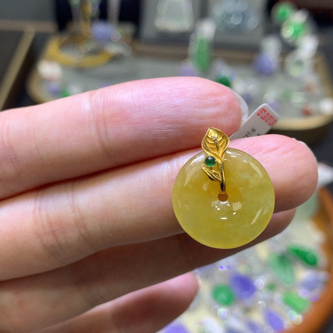 翡翠18K金镶嵌颈饰翡翠吊坠项链