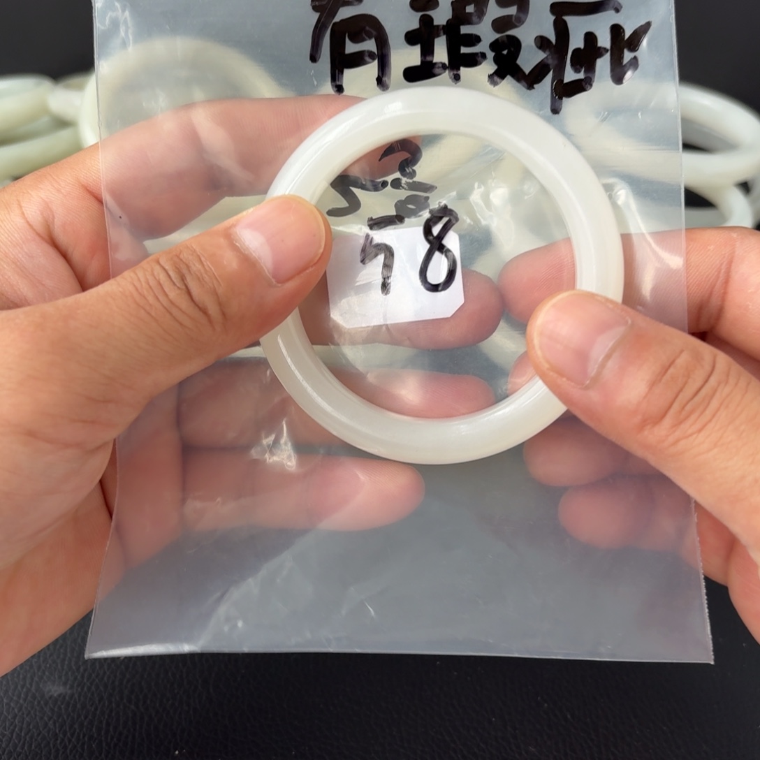 未镶嵌手镯和田玉