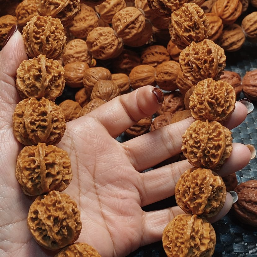 【闪购商品】文玩核桃吊坠刺龙手持