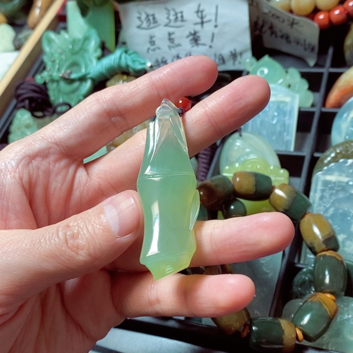 蛇纹石玉颈饰未镶嵌