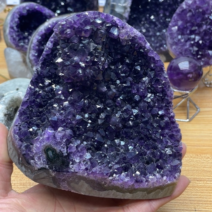 紫晶水晶摆件未镶嵌