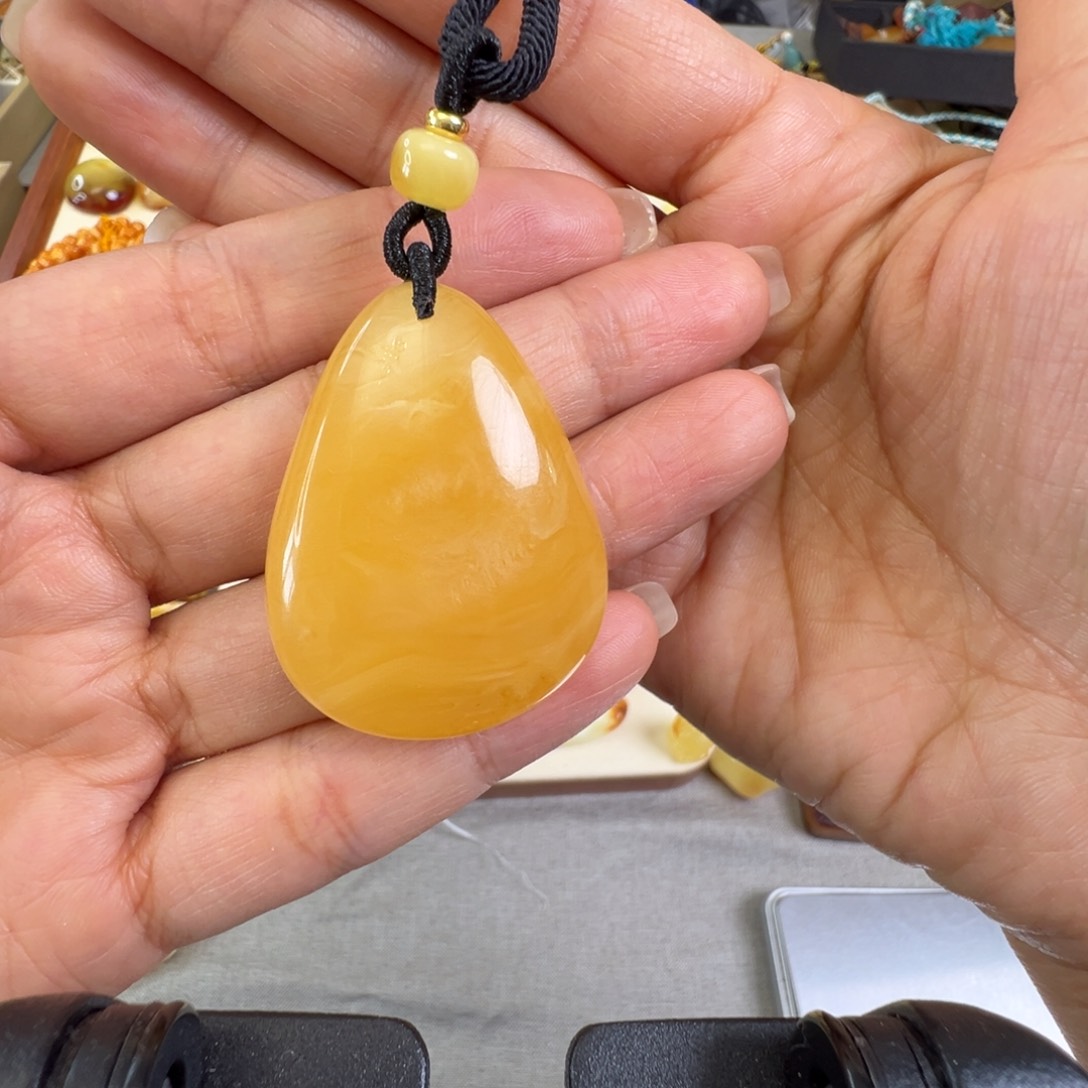 琥珀裸石未镶嵌蜜蜡