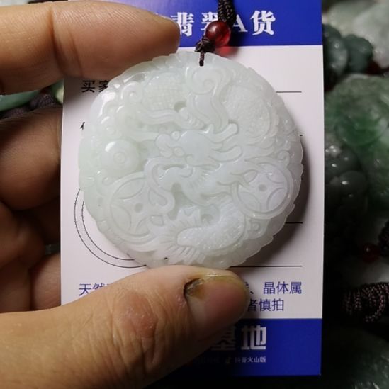 翡翠未镶嵌颈饰挂件