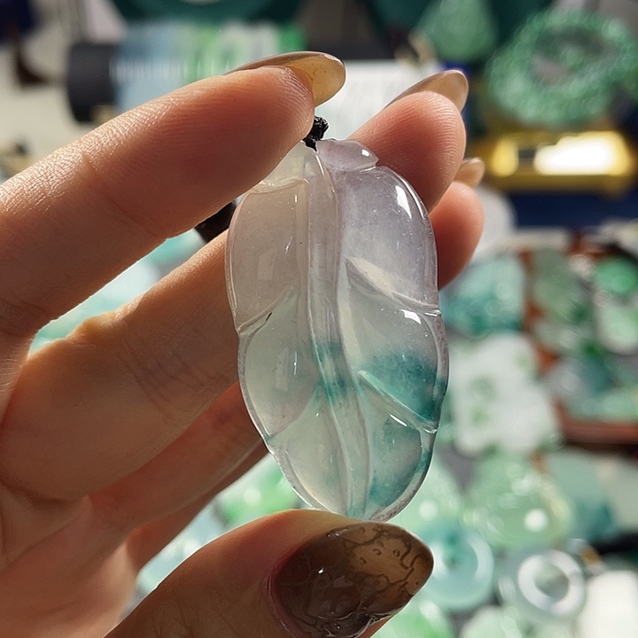 翡翠未镶嵌颈饰叶子