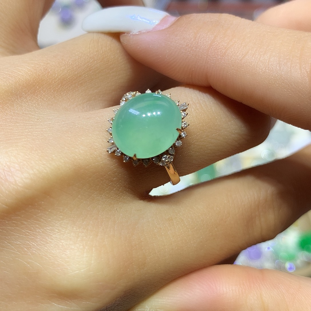 翡翠18K金镶嵌颈饰