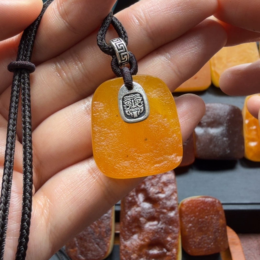 琥珀吊坠(赠链)未镶嵌