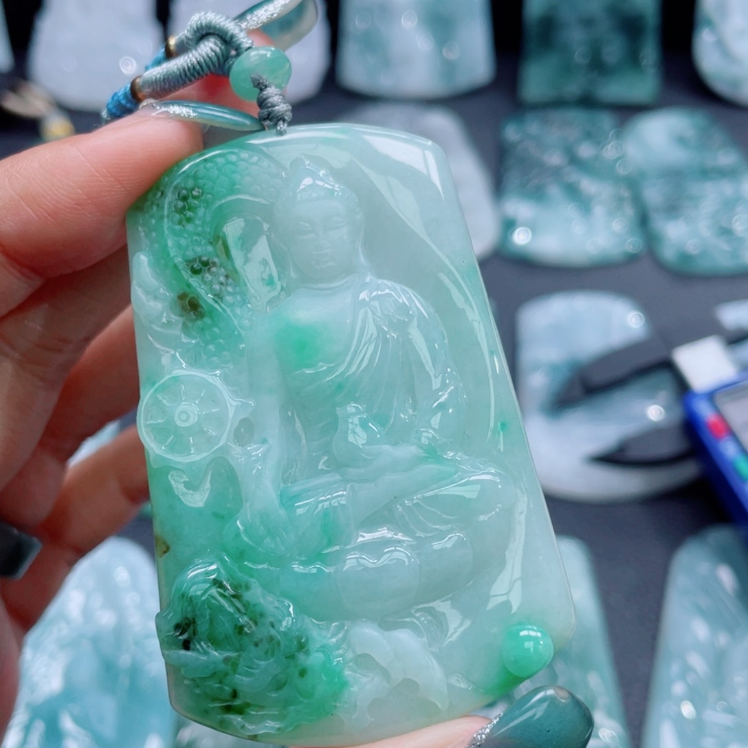 翡翠未镶嵌颈饰阿弥